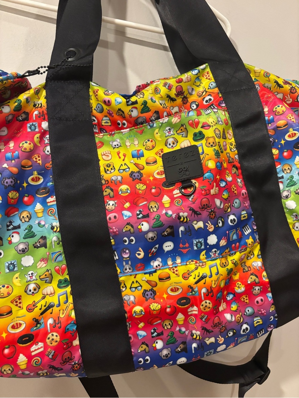 Terez x Go! SAC Emoji Rainbow Duffel Bag & Pouch Lightweight Packable NWOT Strap - Picture 7 of 9